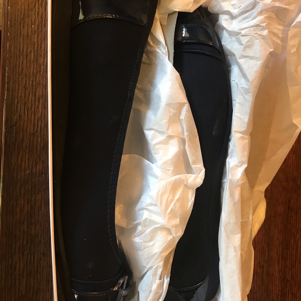 Brand new Navy Blue Anne Klein Sport flats.
